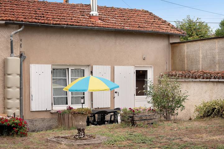 Gîte La Traverse: Private Terrasse, eigener Garten und Wlan in Persac in Persac, Vienne