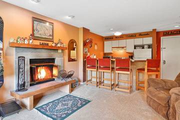 Vacation Apartment for 4 Guests in Ludlow, Okemo Mountain, Picture 3
