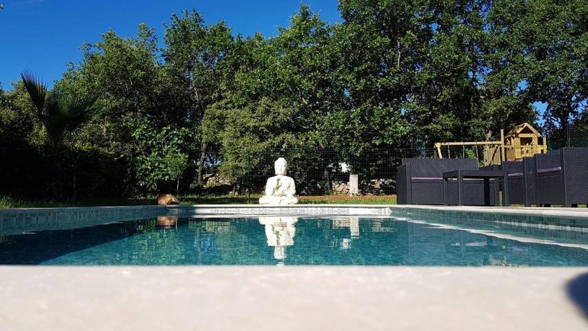 Maison d’hôte pour 3 personnes, avec jardin ainsi que piscine et vue, animaux acceptés à Flayosc - 2