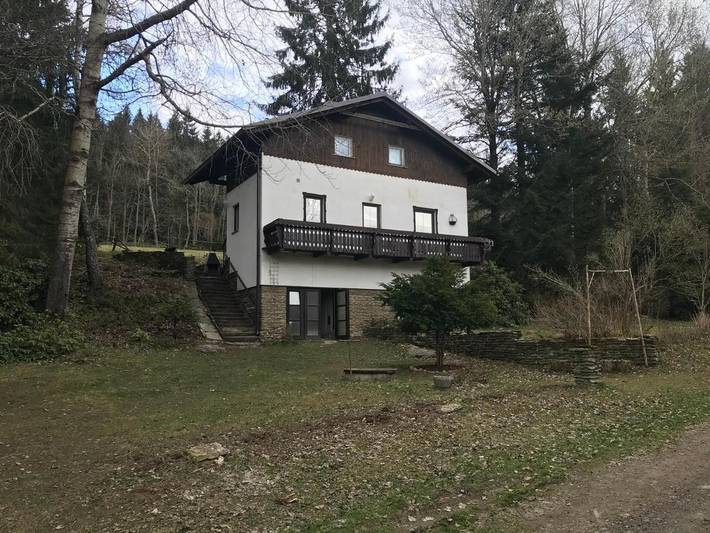 Ferienhaus für 11 Personen, mit Balkon und Terrasse sowie Garten und Ausblick im Böhmerwald
