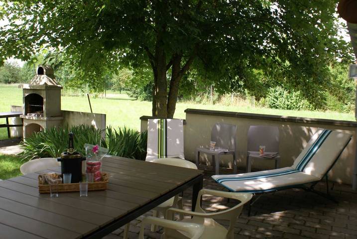 Gîte pour 10 personnes, avec terrasse et jardin dans Pleurs