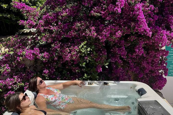 Gîte pour 2 personnes, avec Jacuzzi ainsi que Terrasse et Jardin