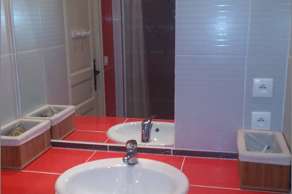 Ruhige Villa mit Pool, gepflegter Garten, in der Nähe des Dorfzentrums in Taradeau, Draguignan Region