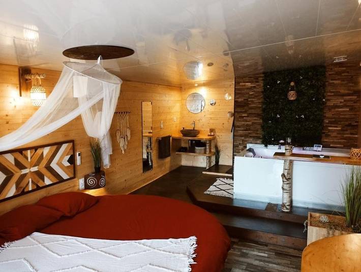 Gîte pour 2 personnes, avec jacuzzi et terrasse à Ney (instrument)
