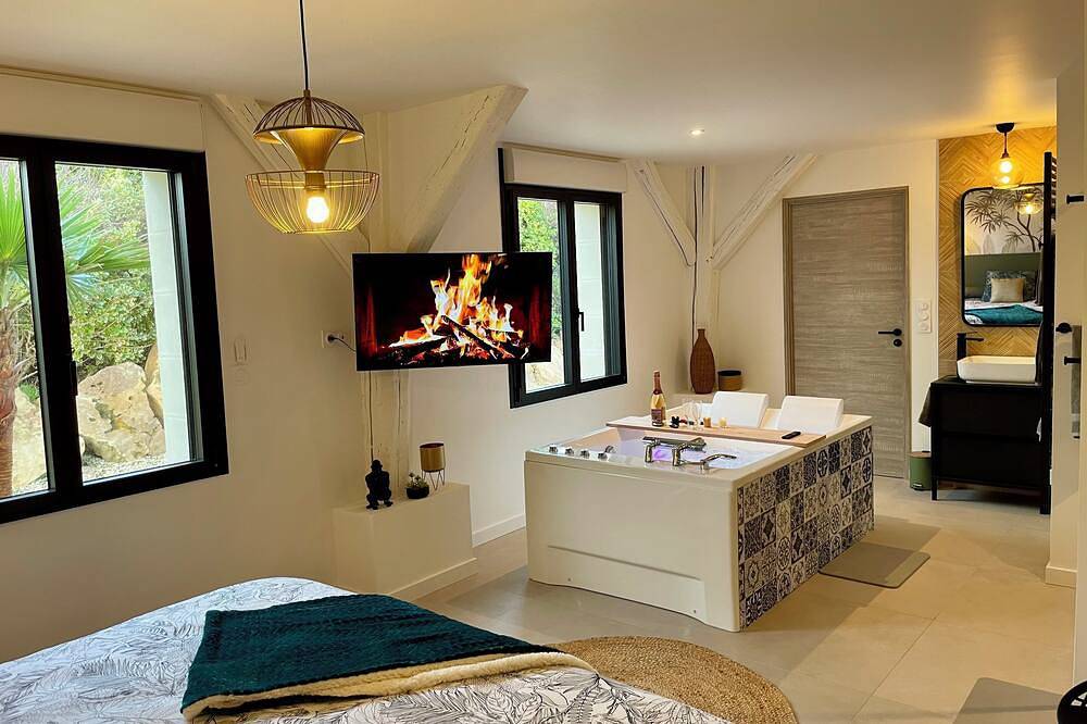 Suite \"Balnéo\" - Domaine des Varennes in Louresse-Rochemenier, Vallée de la Loire