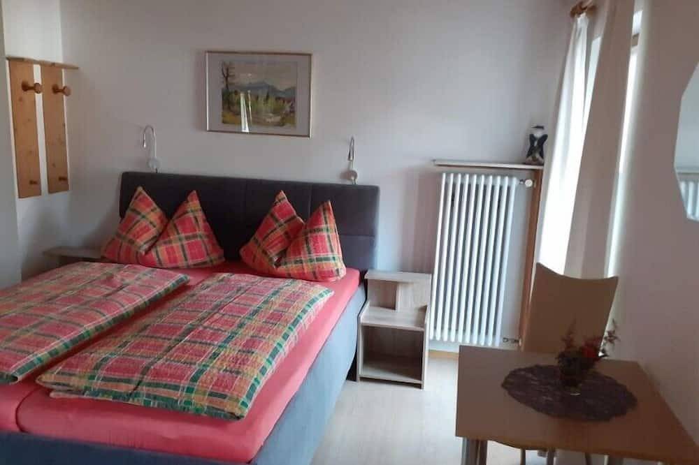 Ganze Wohnung, Ein-Raum-Ferienwohnung 18qm, Dusche/Wc, Küche, Balkon in Reit im Winkl, Bayerische Alpen