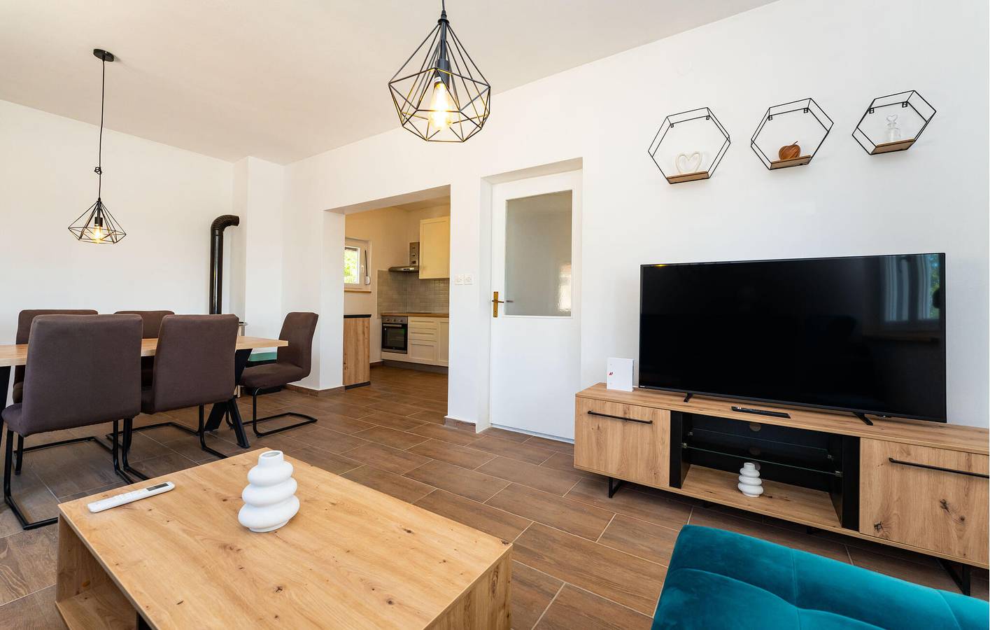 Geräumige 105 m² große Wohnung mit Pool, Terrasse und WLAN in Grad Benkovac, Zadar