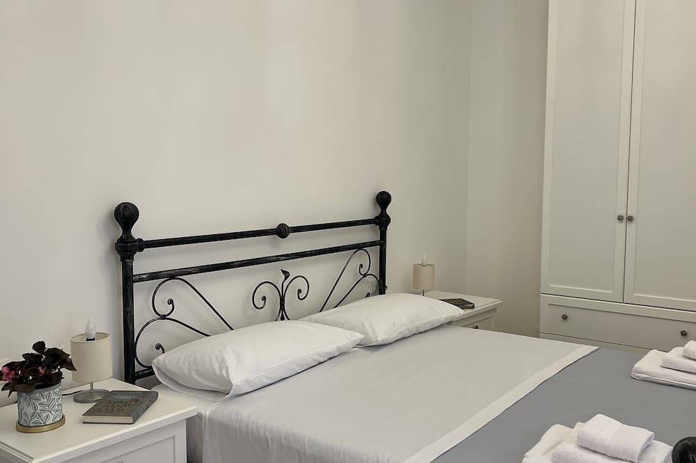 Bright, air-conditioned apartment with a large terrace a few steps from the sea in Terrasini, Palermo Province