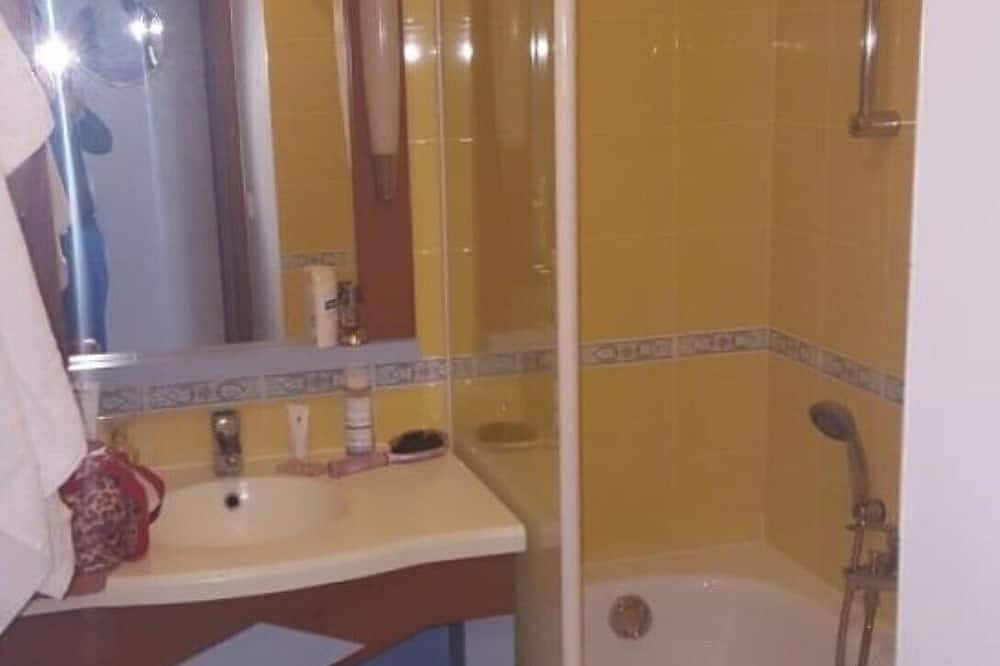 Entire apartment, Apartment T3 + large terrace on the Golf of Port Bourgenay in Talmont-Saint-Hilaire, Vendée