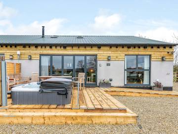 Holiday Rental for 11 People in Caldecott, Rutland, Photo 1