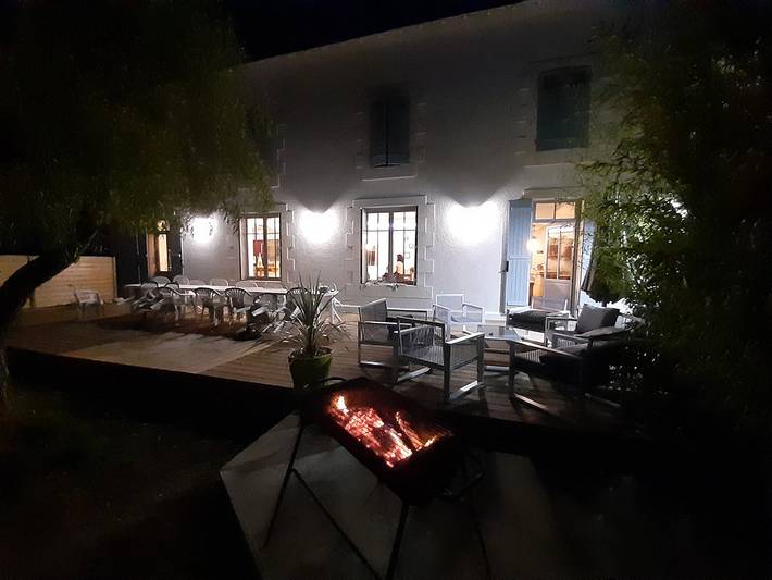 Gîte pour 15 personnes, avec piscine et jacuzzi ainsi que terrasse et jardin dans les Deux-Sèvres - 2