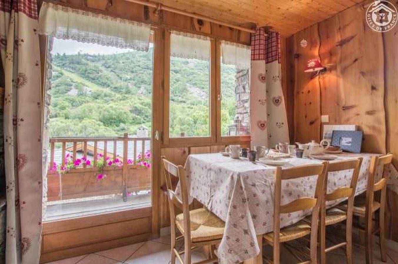 Appartement entier, Appartement « Chalet Le Névé - Perce Neige » avec vue montagne, piscine chauffée  in Bonneval-sur-Arc, Région de Saint-Jean-de-Maurienne