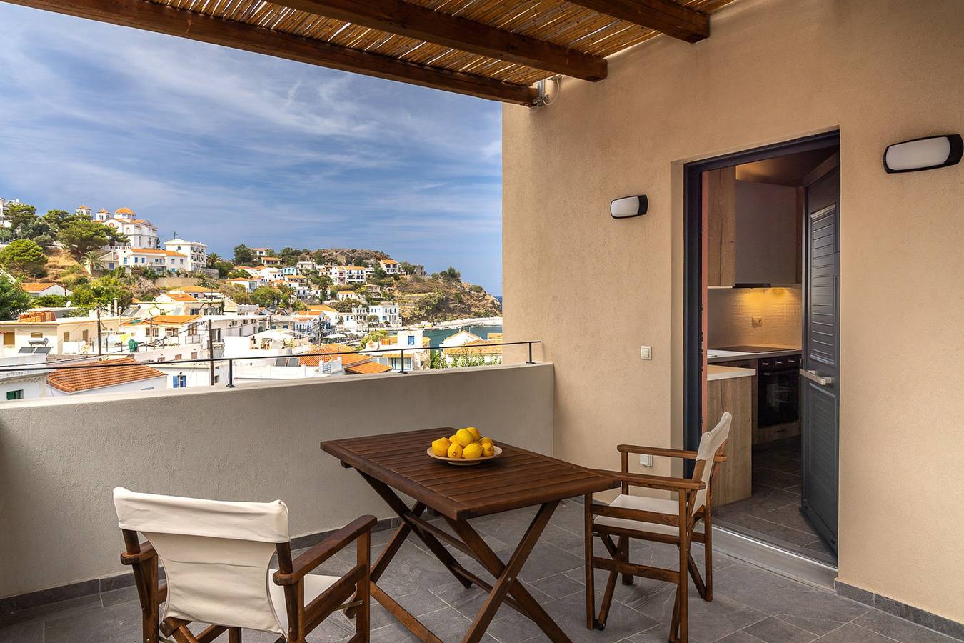 Ganze Wohnung, Ferienwohnung für 7 Personen mit Balkon in Ikaria