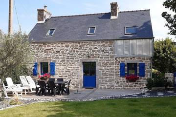 Gîte pour 4 personnes, avec terrasse et jardin à Plougoulm