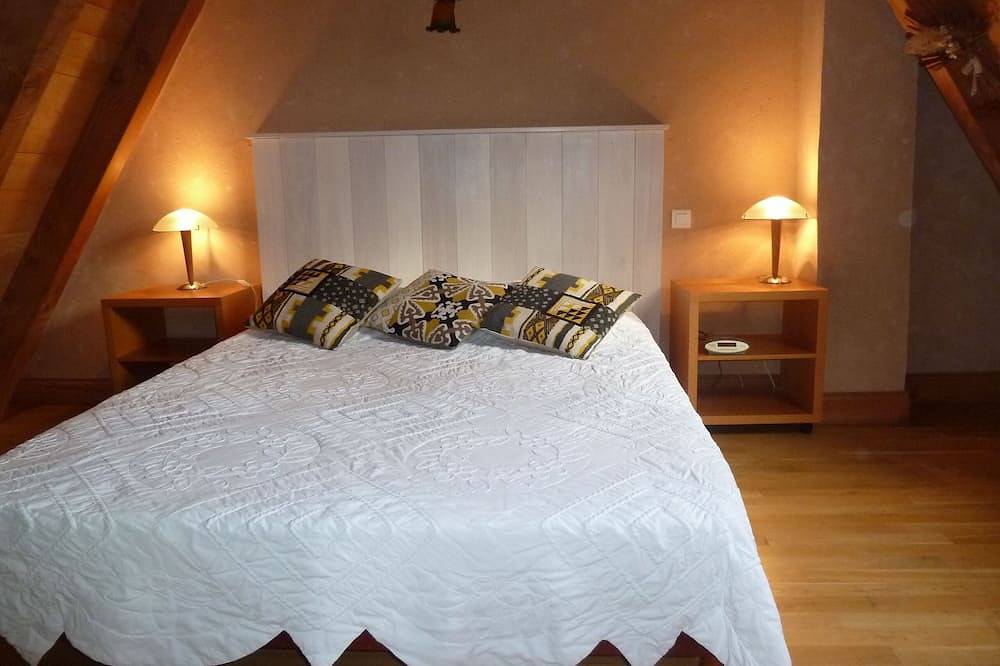 Maison de caractère avec Piscine à Loubressac proche Rocamadour, vallée Dordogne in Loubressac, Lot