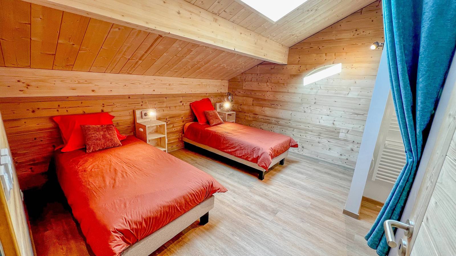 Chalet 'Quiétude, 17 Lits & Jacuzzi' with Mountain View, Shared Terrace and Wi-Fi in Font-Romeu-Odeillo-Via, Parc naturel régional des Pyrénées catalanes