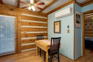 Log Cabin for 3 Guests in Nashville, Tennessee, Picture 1