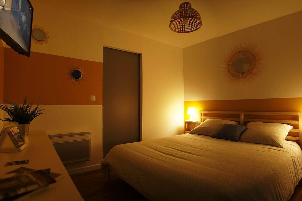 Entire apartment, Apartment-Comfort-Wet room-Garden View in La Roche-sur-Yon, Loire Valley
