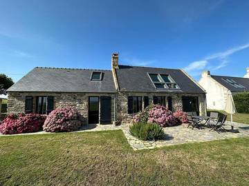 Gîte pour 4 personnes, avec vue et jardin à Plozévet