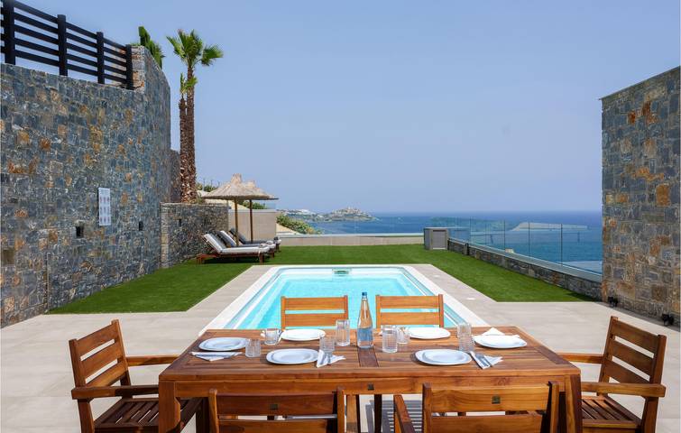 Location de vacances pour 5 personnes, avec terrasse ainsi que piscine et jardin dans Agia Pelagia - 2