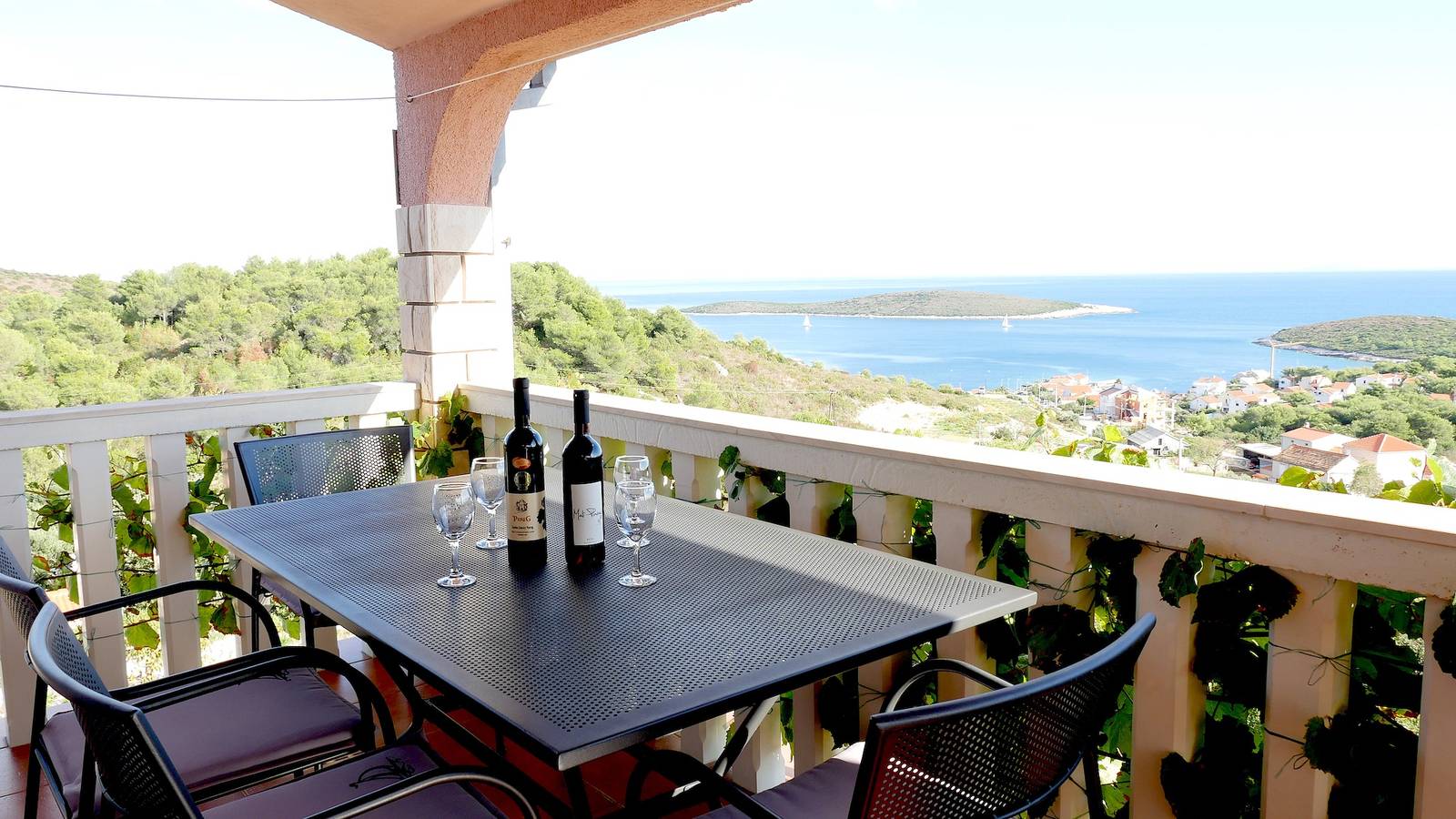 Ganze Wohnung, 2-Zimmer-Ferienwohnung mit Terrasse und Meerblick Rukavac, Vis A-8839-c in Rukavac, Split-Dalmatien