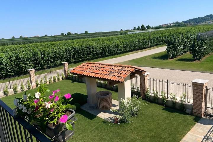 B&b per 2 persone, con giardino e balcone nonché panorama e piscina a Saluzzo
