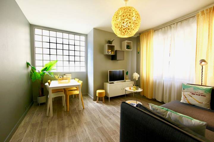 Gîte pour 4 personnes, avec balcon dans Gare d'Annecy - 2