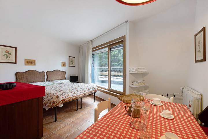Entire apartment, Apartment 'Pino' with Mountain View, Private Terrace and Shared Garden in Pila (Aosta), Comune di Gressan