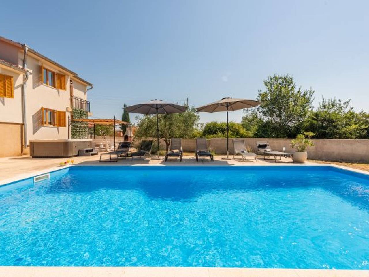 Holiday house Tina with jacuzzi and pool in Općina Sveti Filip i Jakov, Zadar