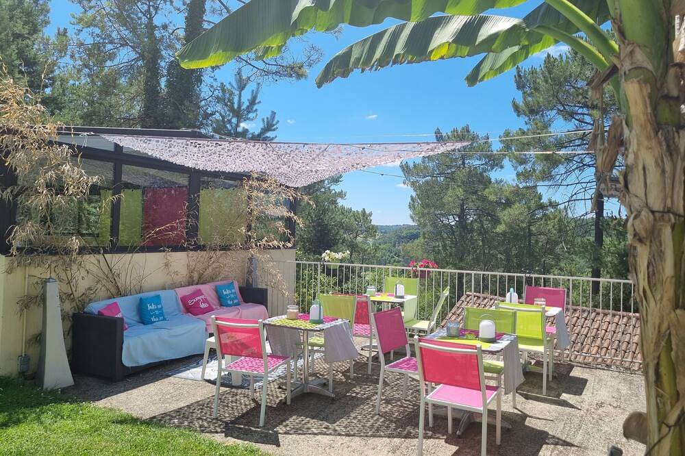 Location Mobil Home Au Calme Proche De Sarlat Avec Institut De Beaute Spa in Belvès, Périgord Noir