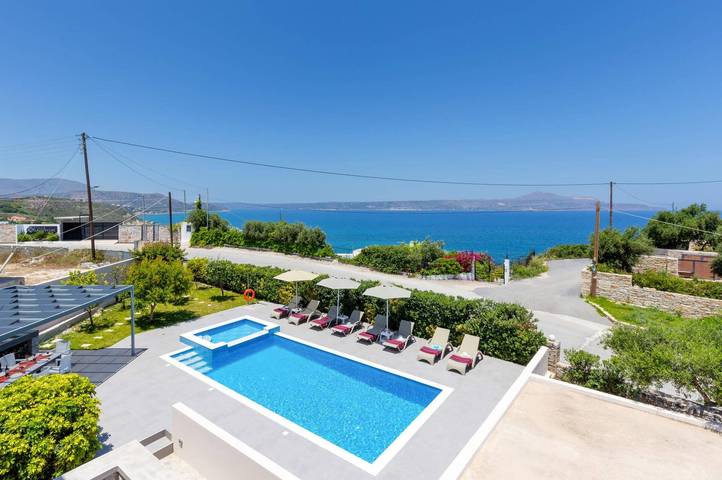 Villa for 8 people in Almyrida