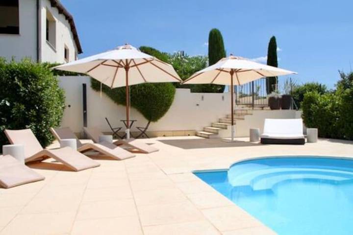 Casa vacanza per 8 persone, con Balcone e Terrazza nonché Giardino e Piscina a Tarquinia