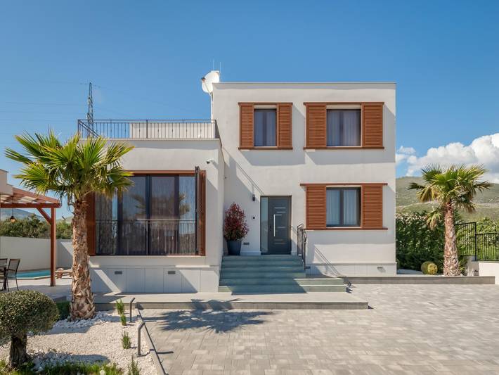 Villa pour 10 personnes, avec Balcon ainsi que Jardin et Piscine à Solin
