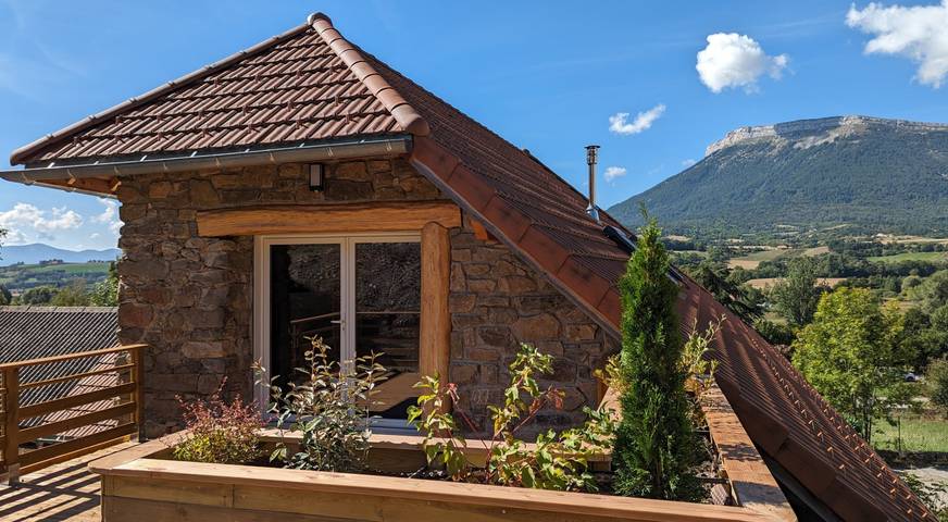 Gîte pour 6 personnes, avec terrasse à La Freissinouse