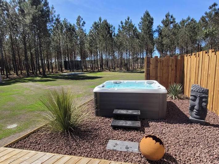 Location de vacances pour 14 personnes, avec terrasse et jardin ainsi que piscine et jacuzzi à Avensan - 2