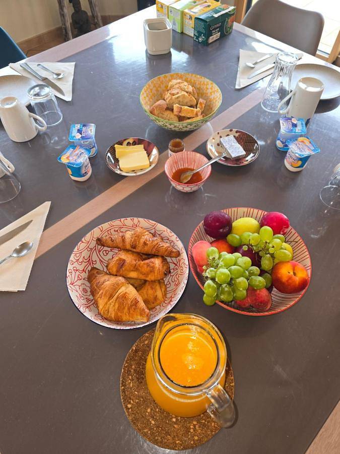 Gîte pour 2 personnes, avec piscine ainsi que jardin et vue, animaux acceptés à Callac - 3