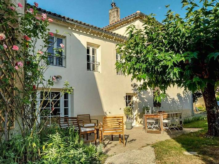 Location de vacances pour 6 personnes, avec Terrasse et Jardin à Blasimon