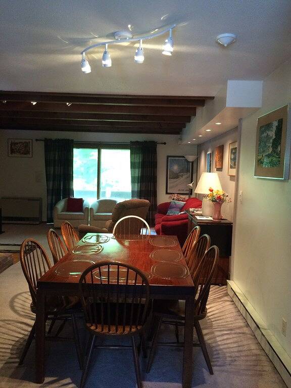 Ganze Wohnung, Ski Recht vor, neu renoviert worden große Eigentumswohnung, genießen Sie Kaminofen Kamin & Sparen in Killington, Rutland County