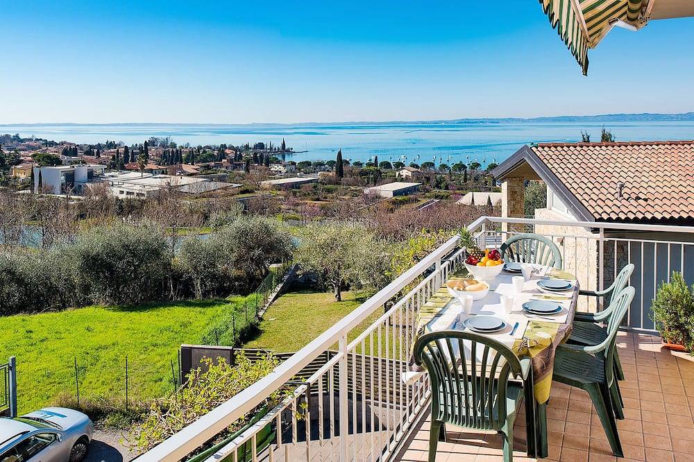 Ganze Wohnung, Entspannen Sie sich mit Blick auf den Gardasee in Bardolino, Gardasee-Berge