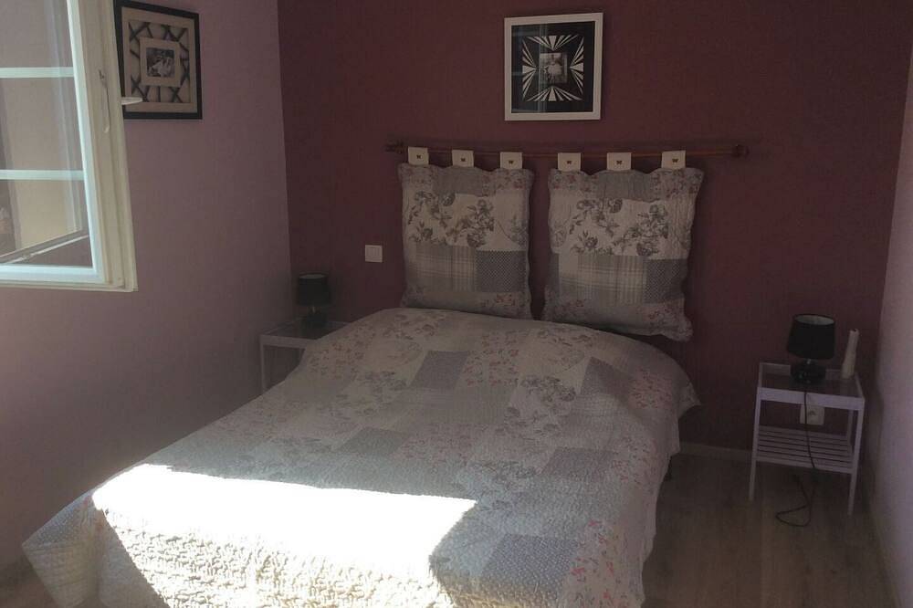 Spacious, bright village house close to tourist attractions in Lançon-Provence, Aix-en-Provence region