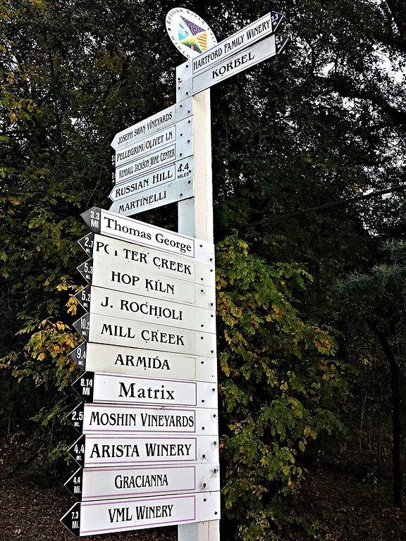 Vacation home for 8 people, with sauna and hot tub as well as balcony, with pets in Russian River