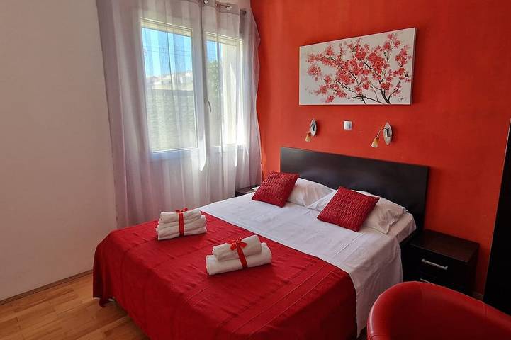 Appartement entier, Bel appartement Barada (****) près de la mer in Gradska plaža (Trogir), Trogir