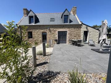 Gîte pour 6 personnes, avec jardin, adapté aux familles dans Plage Saint-Guirec