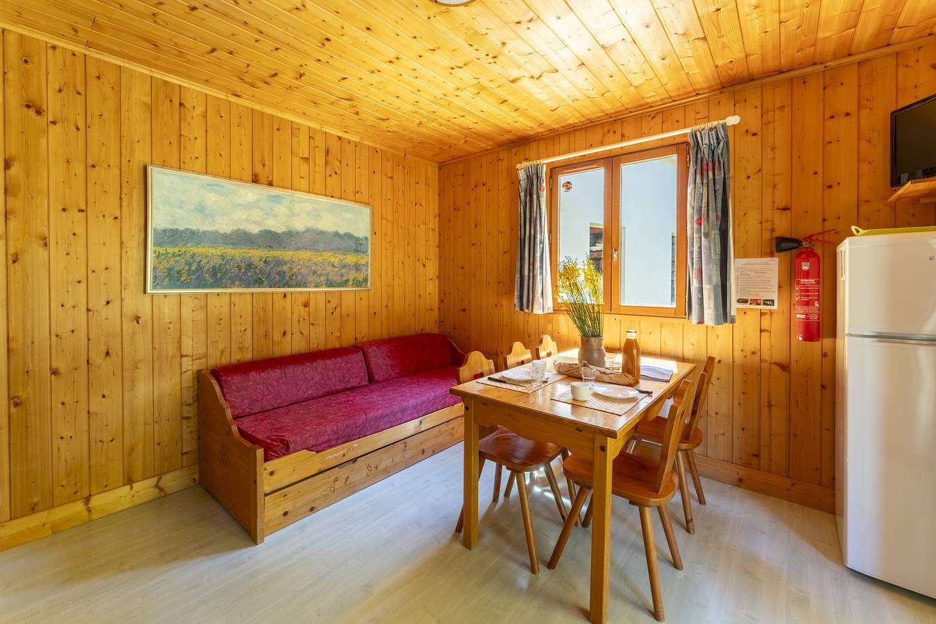 Chalet 'Gite Romarin' con piscina compartida, terraza privada y Wi-Fi in Mirabel-aux-Baronnies, Región de Nyons