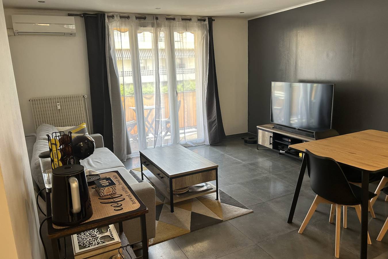 Appartement entier, Appartement lumineux avec balcon et parking in Le Cannet, Côte méditerranéenne (France)