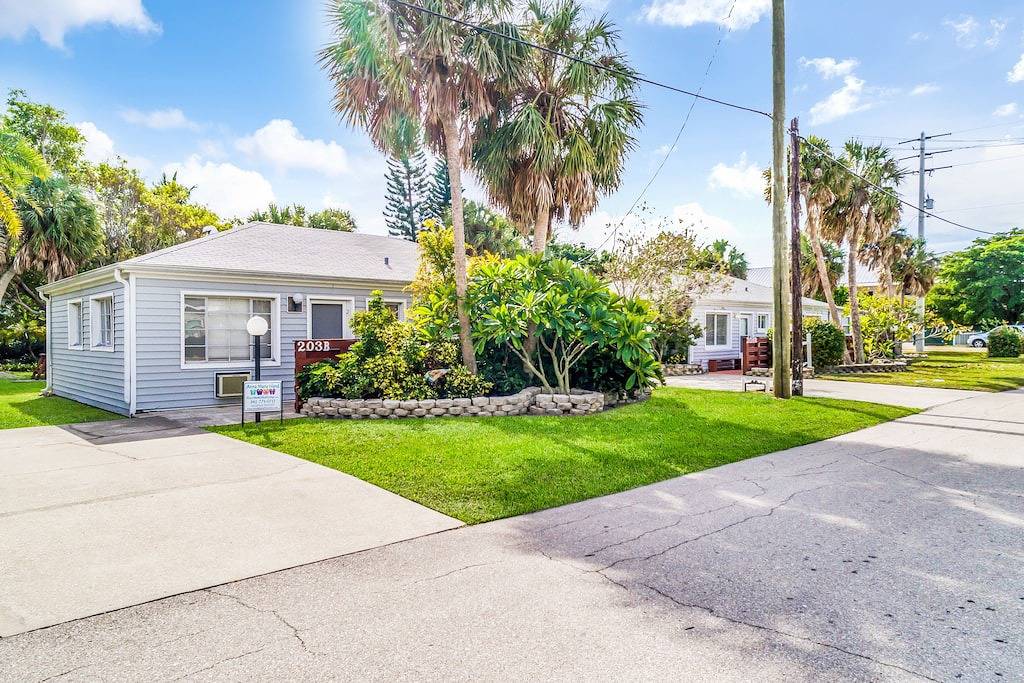 Beach Home with Pool Access and Private Patio with Bbq Grill! - Little Dream in Holmes Beach, Anna Maria Island
