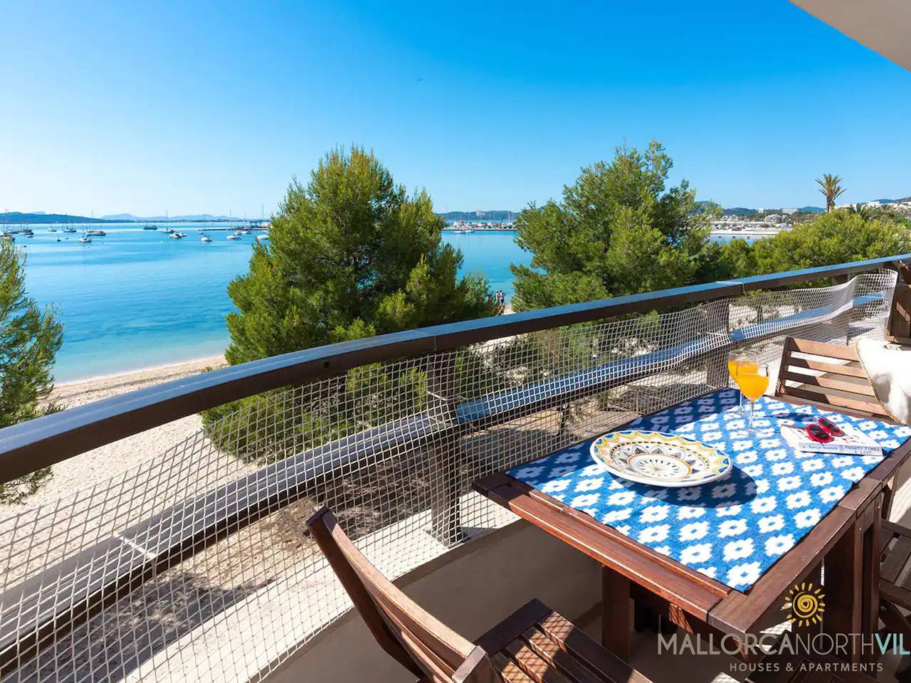 Entire apartment, Seafront Apartment in Mallorca - Perfect for Winter and Cycling in Port de Pollença, Pollença