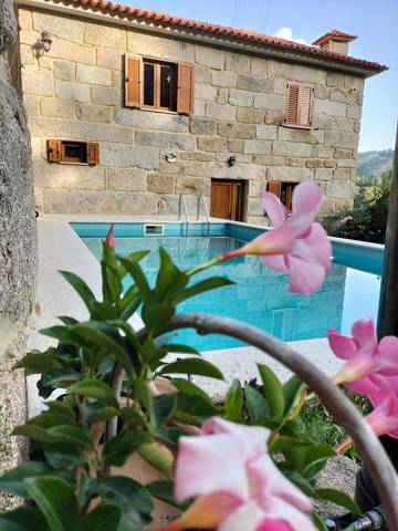 Gîte pour 10 personnes, avec vue sur le lac et piscine ainsi que vue et jardin dans Rio de Moinhos (Porto)