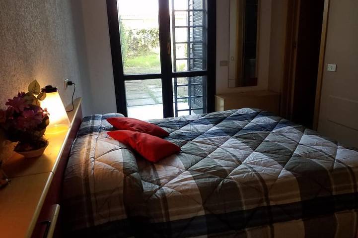 Appartement entier, Jolie maison de vacances en bord de mer, entre l’hôtel Sheraton et l’hôtel Baia Verde. in Cannizzaro, Aci Castello