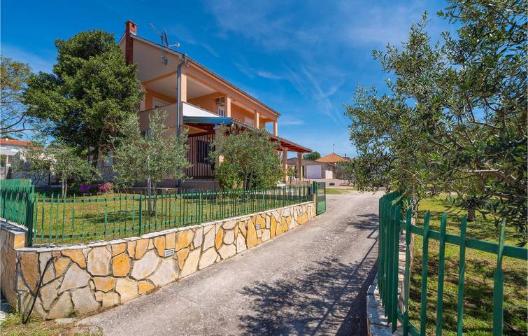 Ferienhaus für 8 Personen, mit Pool und Terrasse sowie Garten in Sveti Filip i Jakov - 4